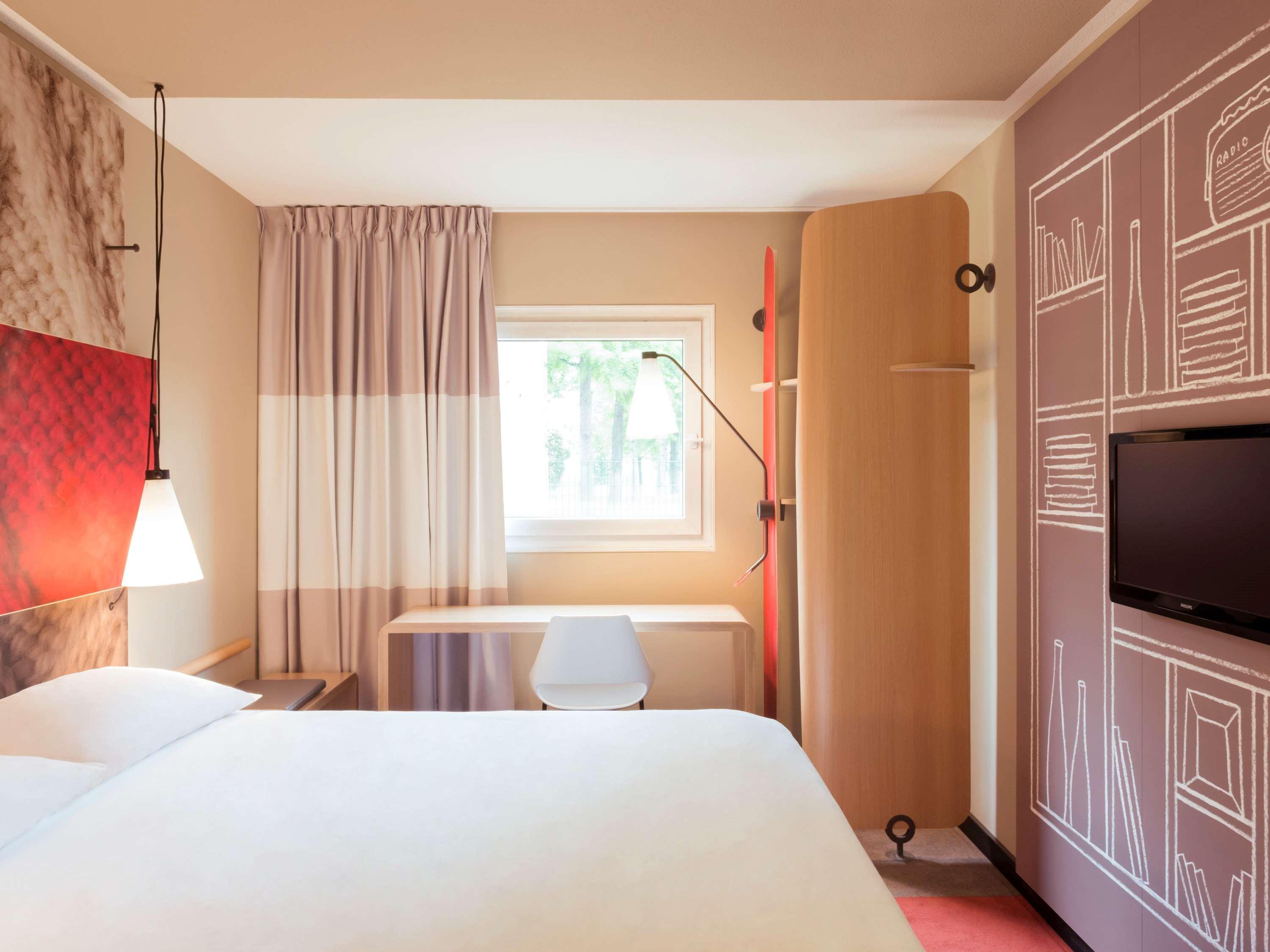 Ibis Brussels Erasmus Hotel Anderlecht Exterior photo