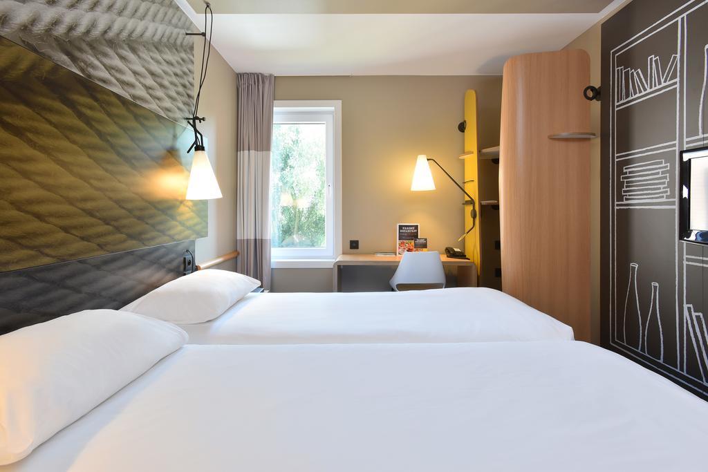 Ibis Brussels Erasmus Hotel Anderlecht Exterior photo